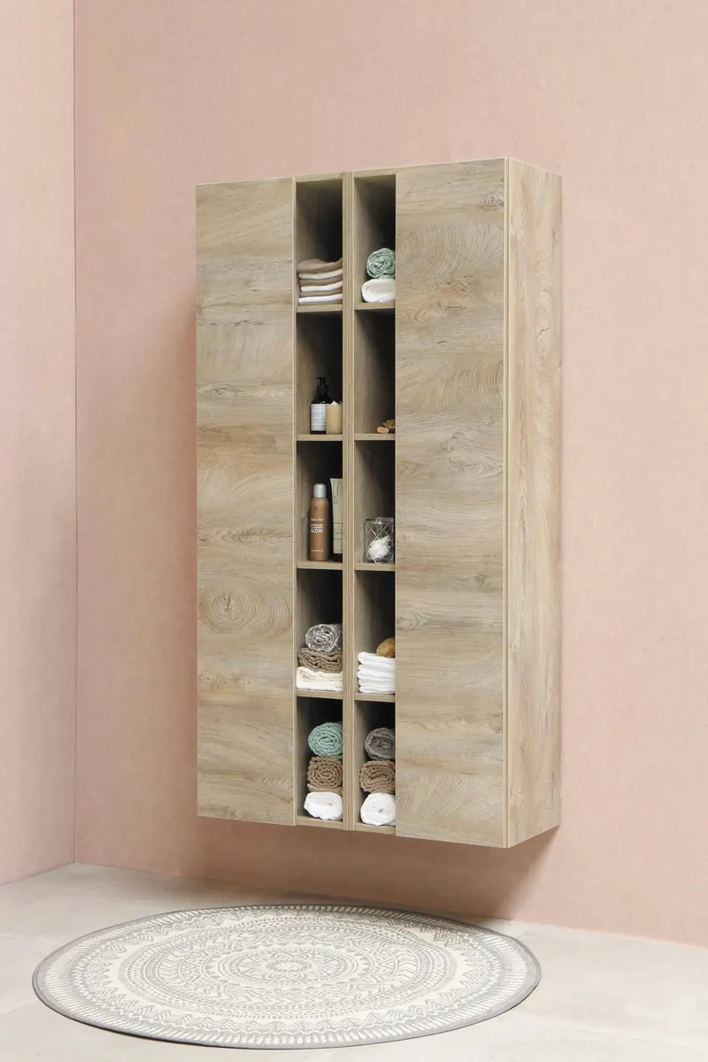 Floor-to-ceiling wardrobe in light oak with open shelving